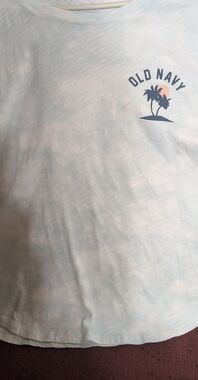 Old Navy Women's Light Mint Colored And White Tie Dye Tee with Palm Tree Graphic